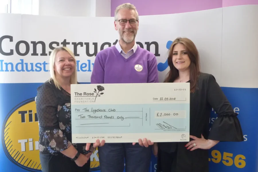 Bill Hill receive cheque from Roseville Projects team